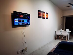 1 habitación, tabla de planchar con plancha, wifi y ropa de cama