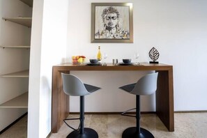In-room dining - Stylish Studios Pool Near Beach (Playa del Carmen)