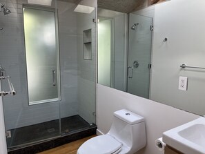 タオル、石鹸、トイレットペーパー