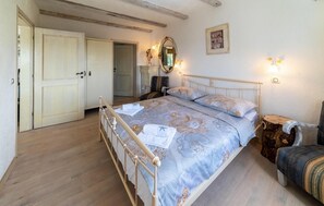 3 Schlafzimmer, Reisekinderbett, kostenloses WLAN, Bettwäsche