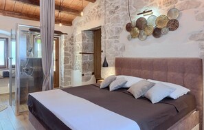 3 dormitorios, cuna de viaje, wifi gratis y ropa de cama