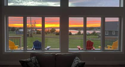 Beautiful cottage overlooking the Sou'West River in Clinton, PE - 3 bed, 2 bath