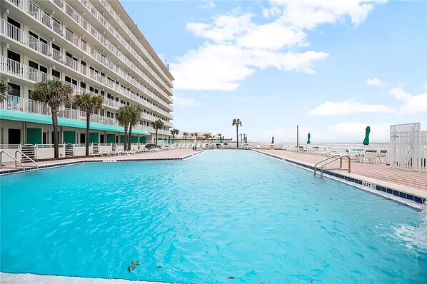 Pool - King Oceanview Studio w/kitchen, pool, hot tub,game room near Daytona Boardwalk (Daytona Beach)