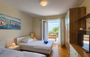 5 dormitorios, cuna de viaje, wifi gratis y ropa de cama
