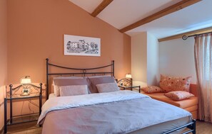 4 dormitorios, cuna de viaje, wifi gratis y ropa de cama