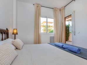 3 bedrooms, iron/ironing board, travel cot, free WiFi