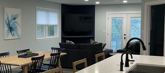 Lake House Artistic Spa-Like Retreat - Quiet Peaceful cul-de-sac - Pet-Friendly!