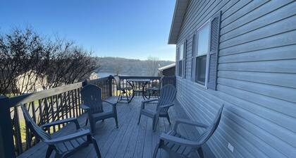 Lake House Artistic Spa-Like Retreat - Quiet Peaceful cul-de-sac - Pet-Friendly!