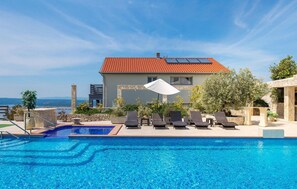 A heated pool - Beach front home in Crikvenica (Crikvenica)