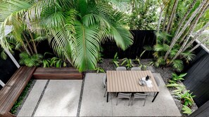 屋外ダイニングエリア