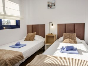 2 chambres, bureau, accès à Internet
