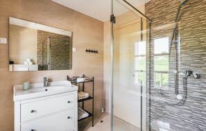 Shower, hair dryer - Beautiful home in Buje (Buje)
