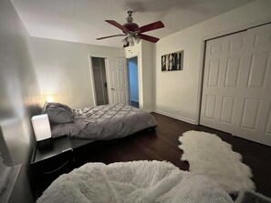 2 soveværelser, skrivebord, gratis Wi-Fi, sengetøj