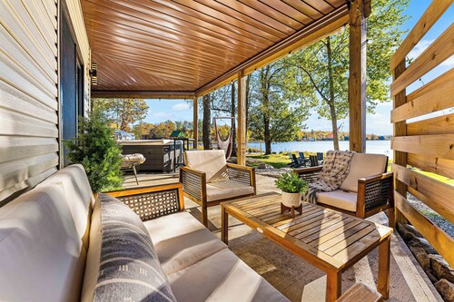 Lakefront - GeoDome, Kayaks, Hot Tub, Fire Pits, Swingset, Game Room, Theater,EV