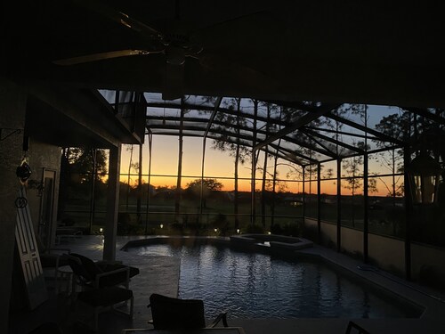 Disney Family Villa w/screened-in patio, pool and spa. Peaceful golf community.