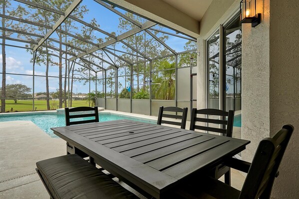 Outdoor pool - Disney Family Villa w/screened-in patio, pool and spa. Peaceful golf community. (Davenport)