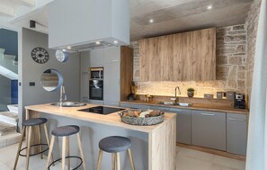 Kjøleskap, ovn, oppvaskmaskin og kaffetrakter/tekoker