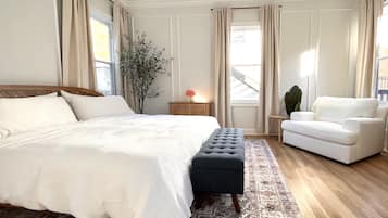 5 slaapkamers, een kluis op de kamer, een bureau