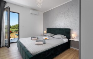 4 chambres, fer et planche à repasser, lit parapluie, Wi-Fi gratuit