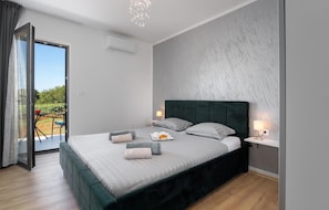 4 chambres, fer et planche à repasser, lit parapluie, Wi-Fi gratuit