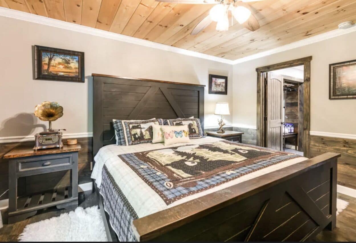 5 habitaciones, tabla de planchar con plancha, wifi y ropa de cama 