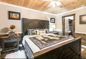 5 bedrooms, iron/ironing board, WiFi, bed sheets - Dollywood Fireworks View! Walk to Dollywood! Private Pool Spa Gym Sauna Arcade (Pigeon Forge)