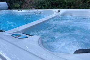 Bain à remous extérieur