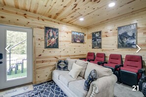 Interior - Dollywood Fireworks View! Walk to Dollywood! Private Pool Spa Gym Sauna Arcade (Pigeon Forge)