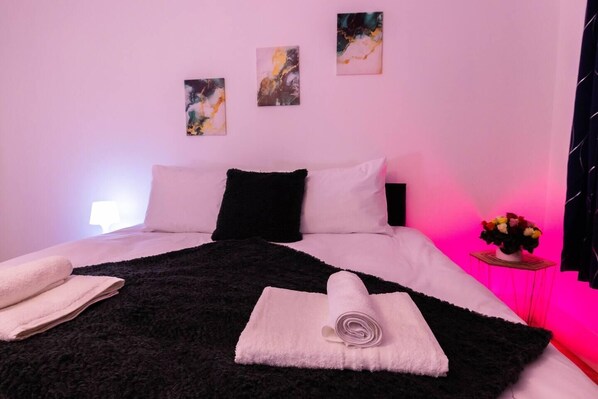 3 bedrooms, iron/ironing board, WiFi, bed sheets