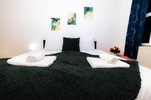 3 bedrooms, iron/ironing board, WiFi, bed sheets
