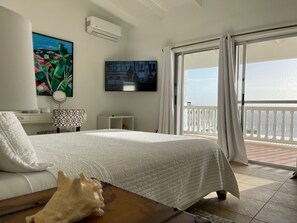 4 bedrooms, desk, iron/ironing board, travel crib