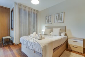 3 bedrooms, iron/ironing board, travel crib, free WiFi - Lido Charm by Atlantic Holiday (Funchal)