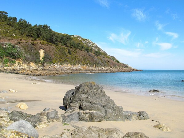 Beach - Vacation home Ty Man by Interhome (Guimaëc)