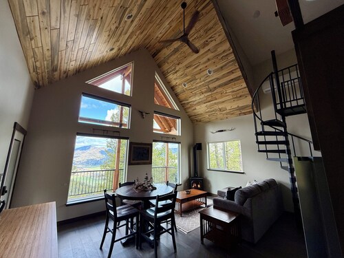 Cabin Retreat: Mountain Views, Starlink Wi-Fi, Stargazing, Hiking, Adventures!