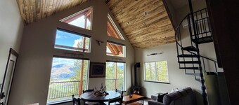 Cabin Retreat: Mountain Views, Starlink Wi-Fi, Stargazing, Hiking, Adventures!