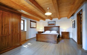 4 Schlafzimmer, Reisekinderbett, kostenloses WLAN, Bettwäsche