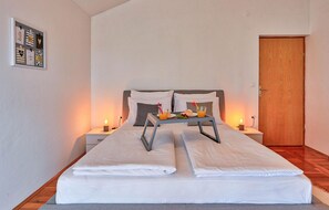 5 habitaciones, cuna de viaje, wifi gratis y ropa de cama 