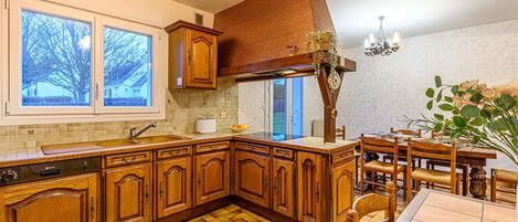 Réfrigérateur, micro-ondes, lave-vaisselle