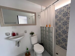 Bathroom - Epifania Guest House (Cali)