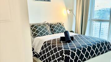 Deluxe Suite | 2 bedrooms, iron/ironing board, free WiFi, bed sheets