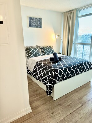 Suite Deluxe | Tabla de planchar con plancha, wifi gratis, ropa de cama