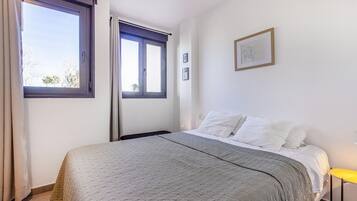 1 quarto, Wi-Fi de cortesia, roupa de cama