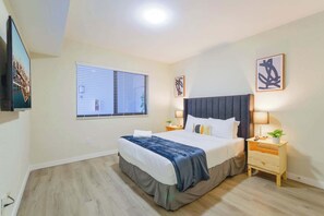 1 bedroom, iron/ironing board, WiFi, bed sheets - Apt on Iconic Calle Ocho | Free Parking (Miami)