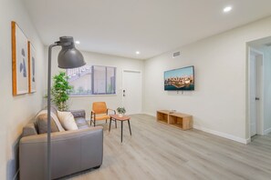 TV - Apt on Iconic Calle Ocho | Free Parking (Miami)