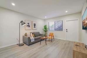 TV - Apt on Iconic Calle Ocho | Free Parking (Miami)