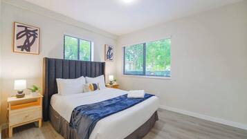 1 habitación, tabla de planchar con plancha, wifi y ropa de cama