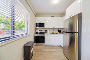 Fridge, microwave, oven, stovetop - Apt w/ Free Parking | Stay in Little Havana (Miami)