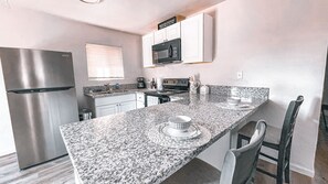 Private kitchen - Cozy 3 Bed 2 Bath Home (Bakersfield)