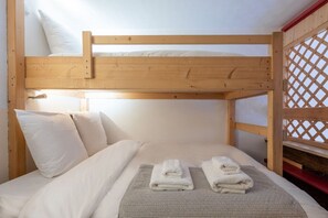 2 slaapkamers, een strijkplank/strijkijzer, wifi, beddengoed