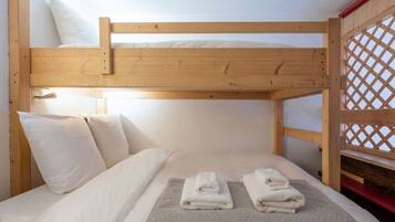 2 slaapkamers, een strijkplank/strijkijzer, wifi, beddengoed